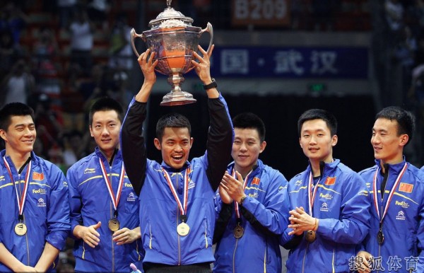 中國羽毛球隊第七次同捧湯尤杯